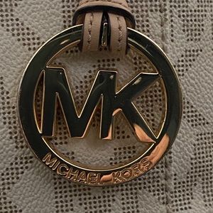 Michael Kors Purse for sale!